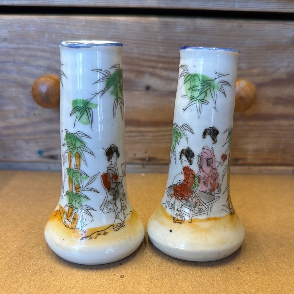 Small vintage Japanese Hand Painted Kutani Porcelain Geisha Girls Vase 4"